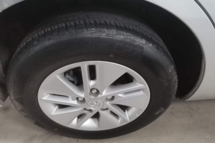 Used Toyota Corolla 2014 1.6L CVT GL Exterior 5