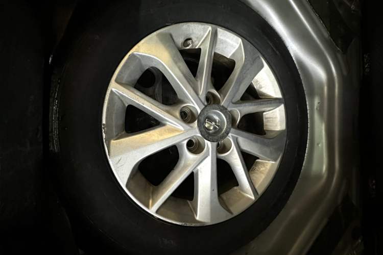 Used Toyota Corolla 2014 1.6L CVT GLX-i Exterior 8