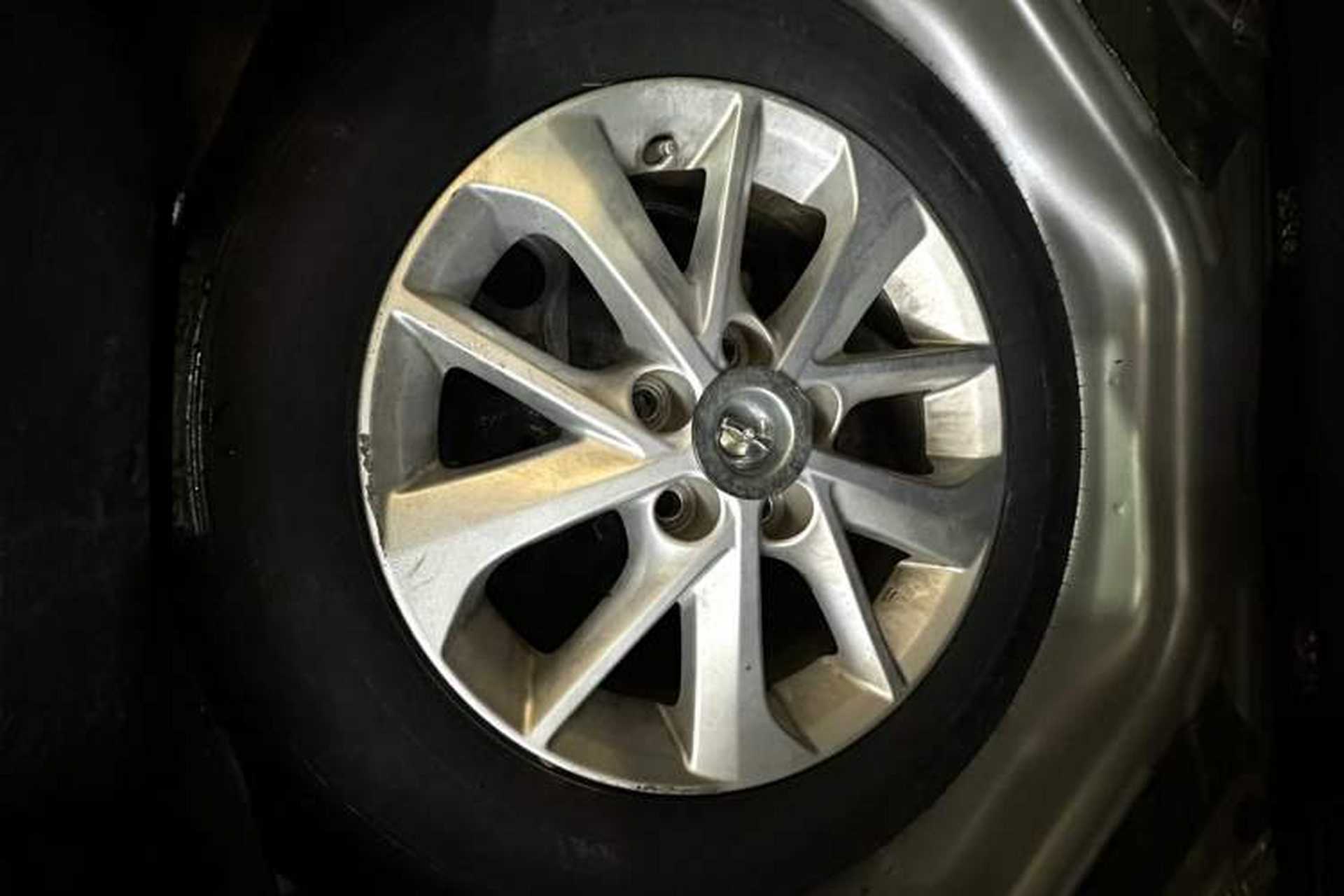Used Toyota Corolla 2014 1.6L CVT GLX-i Exterior 8