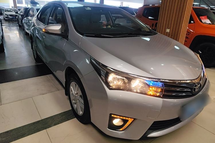 Used Toyota Corolla 2014 1.6L CVT GL Front Right 45 Deg