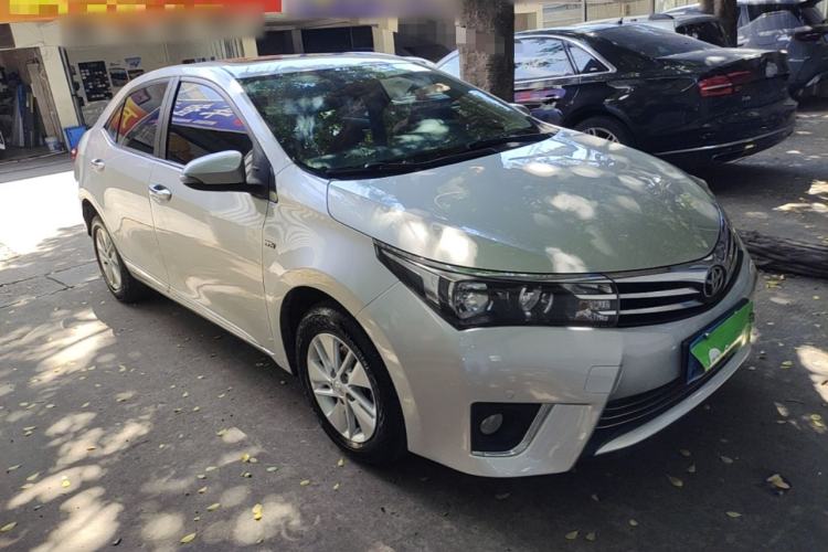 Used Toyota Corolla 2014 1.6L CVT GL-i Front Right 45 Deg