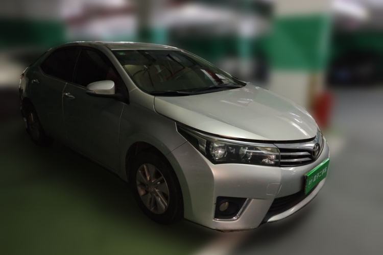 Used Toyota Corolla 2014 1.6L CVT GL Front Right 45 Deg