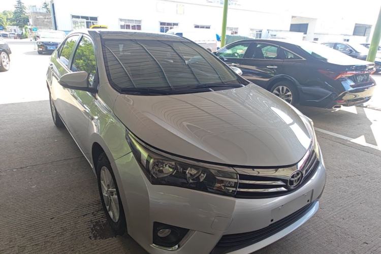 Used Toyota Corolla 2014 1.6L CVT GL Front Right 45 Deg