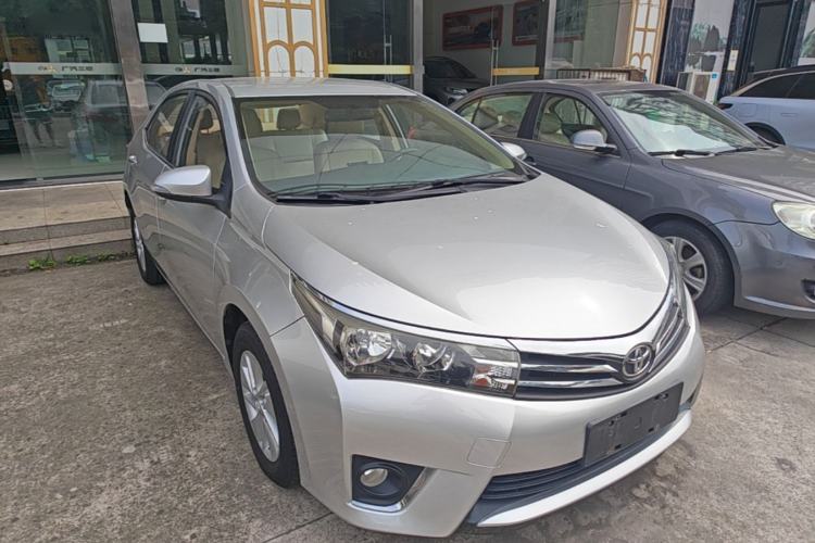 Used Toyota Corolla 2014 1.6L CVT GL Front Right 45 Deg