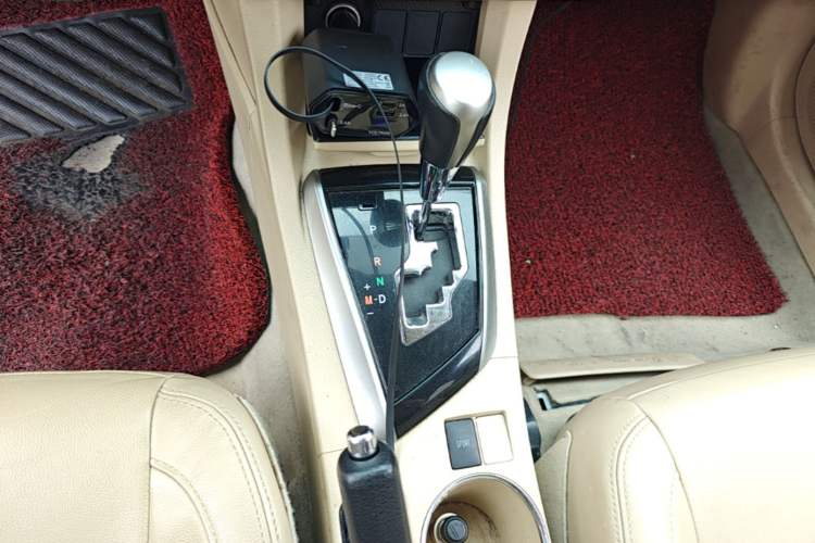 Used Toyota Corolla 2014 1.6L CVT GL-i Leather Edition Gear Lever