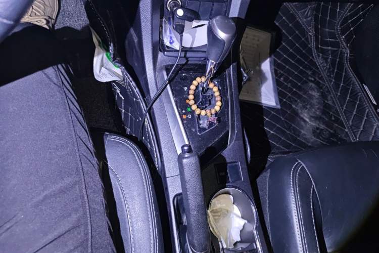 Used Toyota Corolla 2014 1.6L CVT GL-i Leather Edition Gear Lever