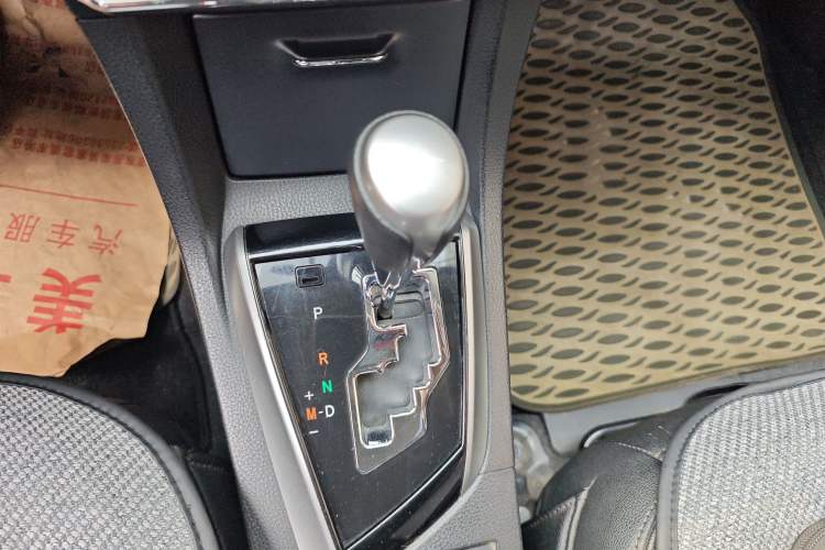 Used Toyota Corolla 2014 1.6L CVT GL-i Gear Lever