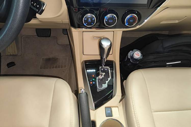 Used Toyota Corolla 2014 1.6L CVT GL Gear Lever