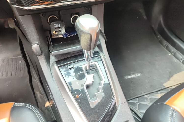 Used Toyota Corolla 2014 1.6L CVT GL-i Gear Lever