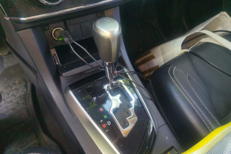 Used Toyota Corolla 2014 1.6L CVT GL-i Leather Edition Gear Lever