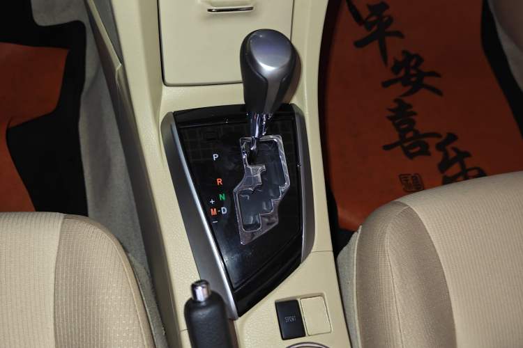 Used Toyota Corolla 2014 1.6L CVT GL Gear Lever