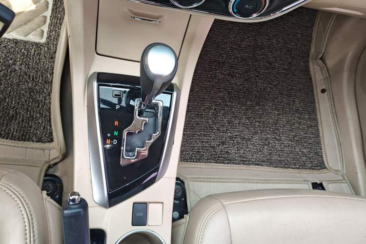Used Toyota Corolla 2014 1.6L CVT GL-i Gear Lever