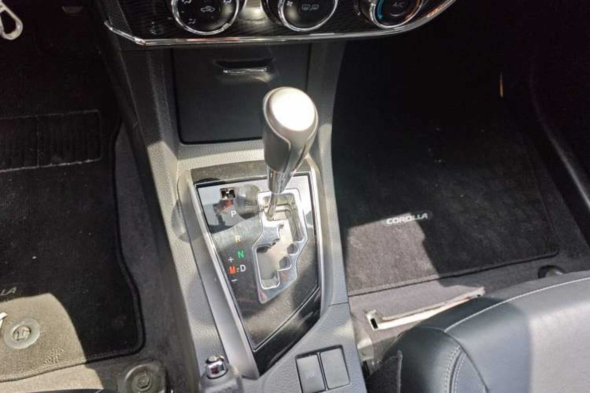 Used Toyota Corolla 2014 1.6L CVT GL-i Leather Edition Gear Lever
