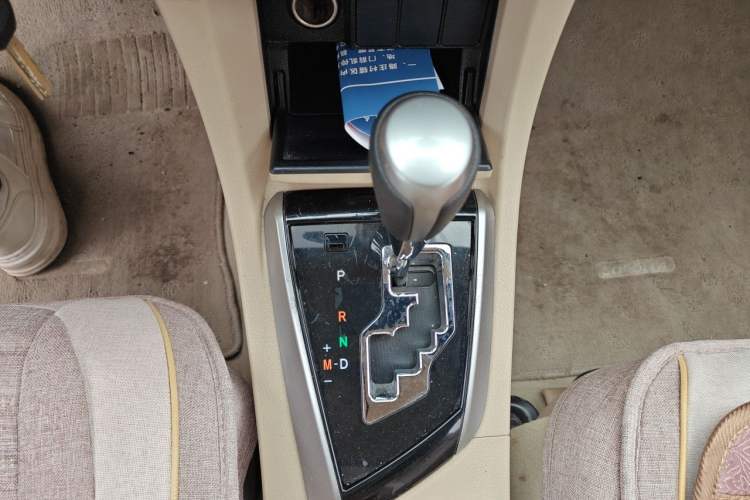 Used Toyota Corolla 2014 1.6L CVT GL-i Gear Lever