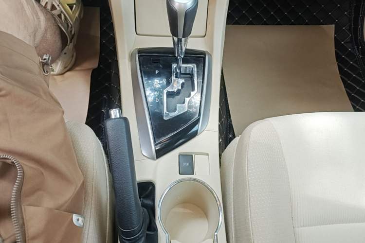 Used Toyota Corolla 2014 1.6L CVT GL-i Gear Lever