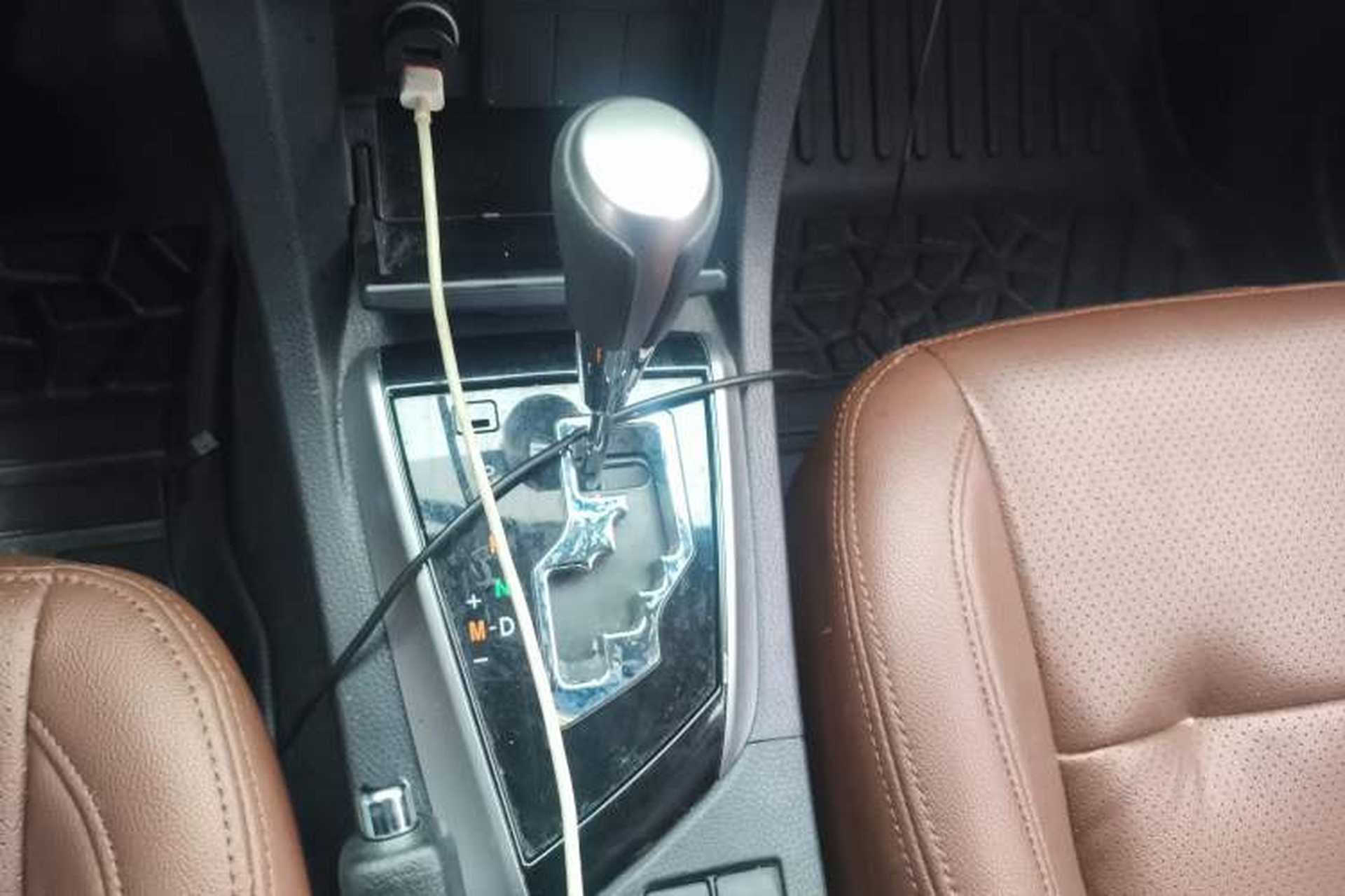 Used Toyota Corolla 2014 1.6L CVT GL-i Gear Lever