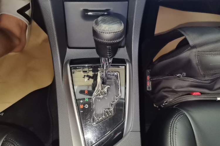 Used Toyota Corolla 2014 1.6L CVT GL-i Gear Lever
