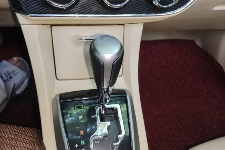 Used Toyota Corolla 2014 1.6L CVT GL-i Gear Lever