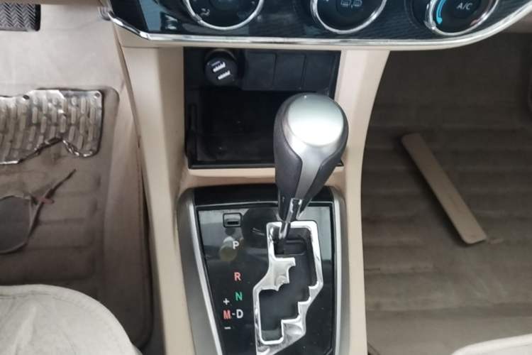 Used Toyota Corolla 2014 1.6L CVT GL-i Gear Lever