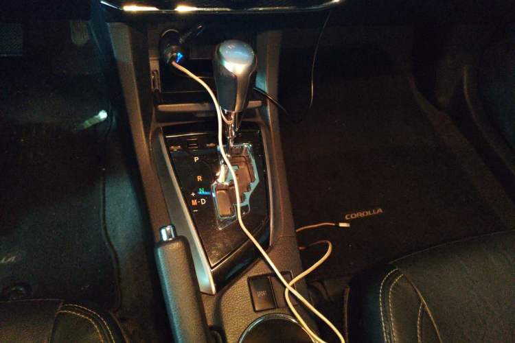 Used Toyota Corolla 2014 1.6L CVT GL-i Leather Edition Gear Lever