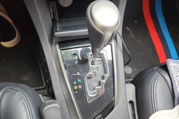 Used Toyota Corolla 2014 1.6L CVT GL-i Gear Lever