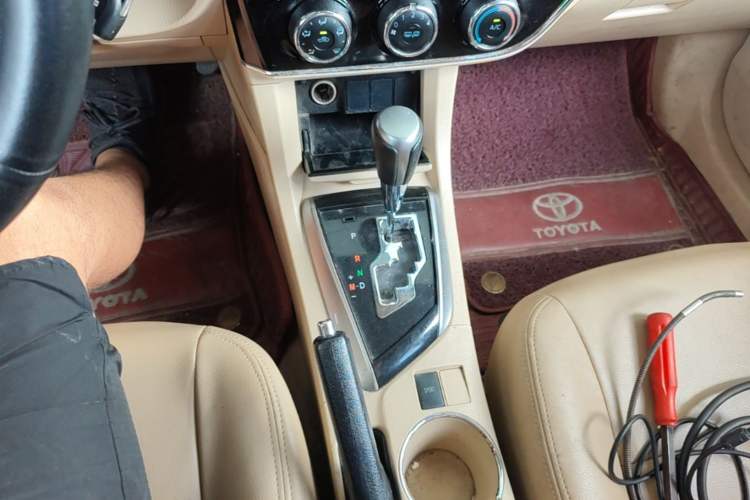 Used Toyota Corolla 2014 1.6L CVT GL Gear Lever