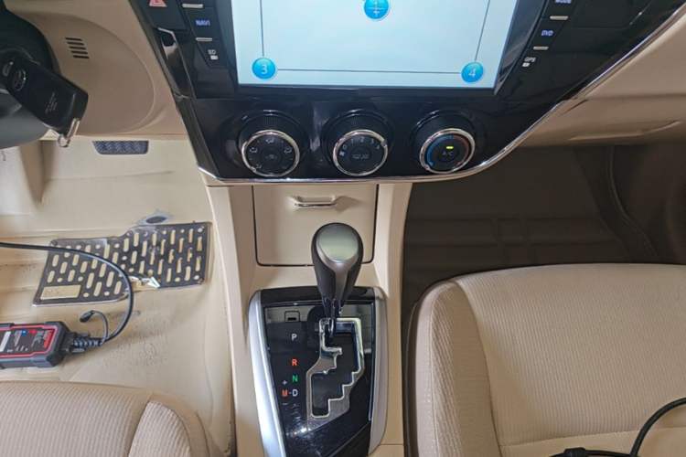 Used Toyota Corolla 2014 1.6L CVT GL Gear Lever