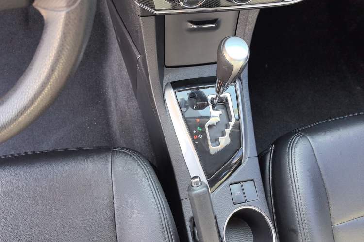 Used Toyota Corolla 2014 1.6L CVT GL-i Gear Lever