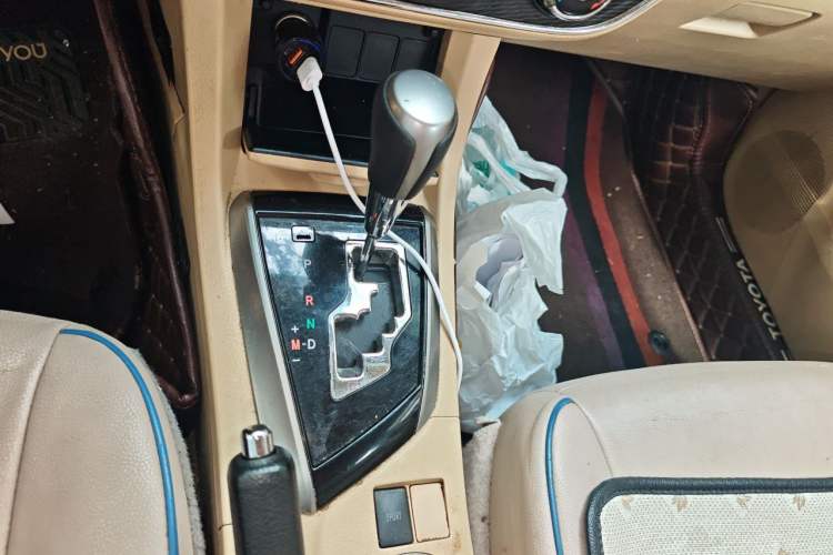 Used Toyota Corolla 2014 1.6L CVT GL-i Gear Lever