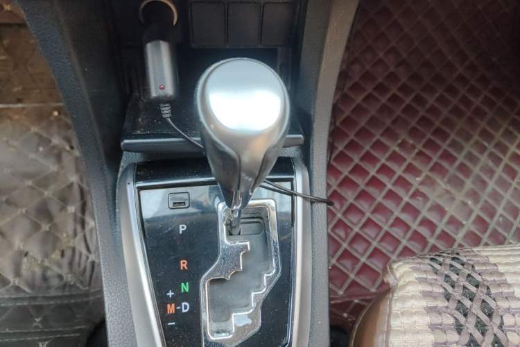 Used Toyota Corolla 2014 1.6L CVT GL-i Leather Edition Gear Lever