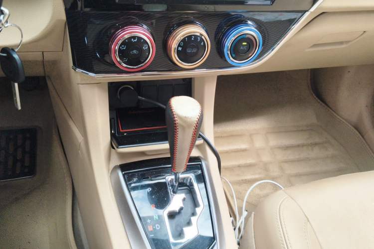 Used Toyota Corolla 2014 1.6L CVT GL-i Leather Edition Gear Lever