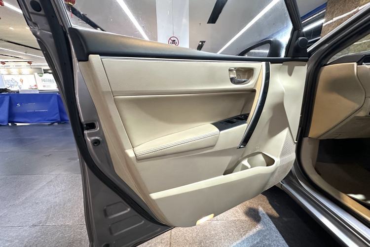 Used Toyota Corolla 2014 1.6L CVT GLX-i Interior 1
