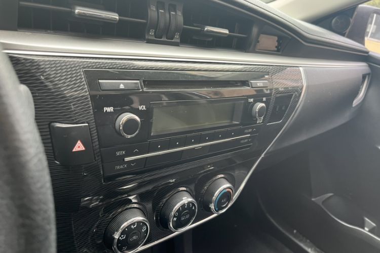 Used Toyota Corolla 2014 1.6L CVT GL-i Leather Edition Interior 10