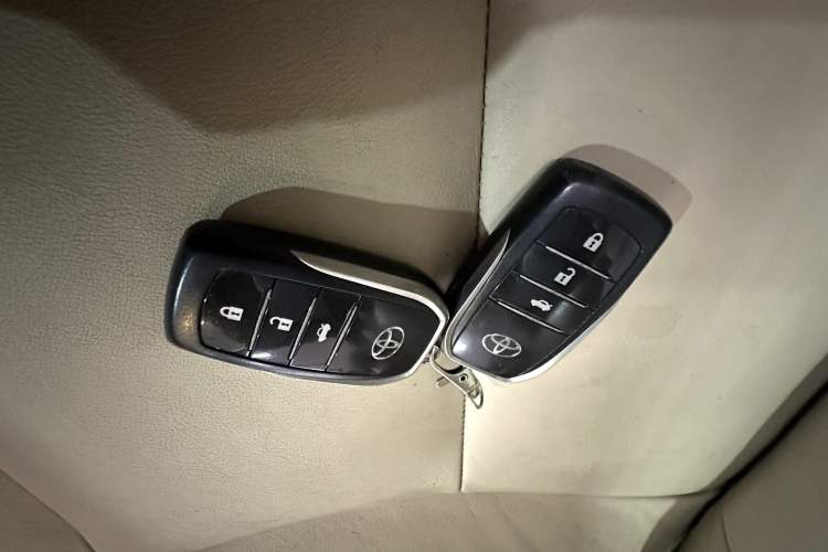 Used Toyota Corolla 2014 1.6L CVT GLX-i Interior 13