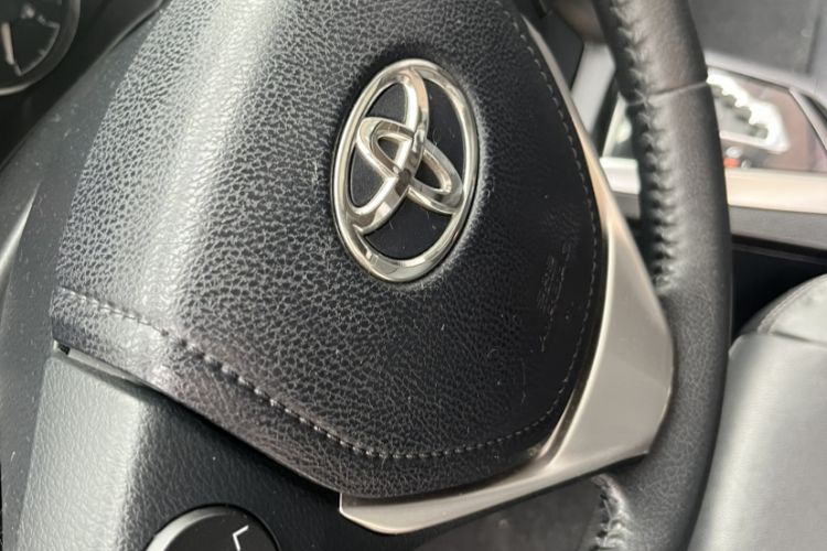 Used Toyota Corolla 2014 1.6L CVT GL-i Leather Edition Interior 3