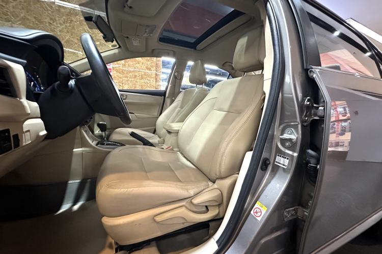 Used Toyota Corolla 2014 1.6L CVT GLX-i Interior 3