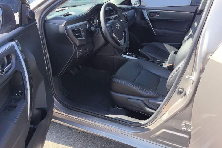 Used Toyota Corolla 2014 1.6L CVT GL-i Interior 3