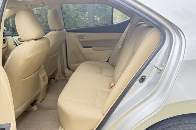 Used Toyota Corolla 2014 1.6L CVT GL-i Interior 4