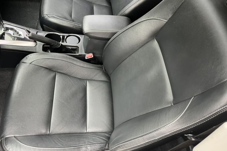 Used Toyota Corolla 2014 1.6L CVT GL-i Leather Edition Interior 5