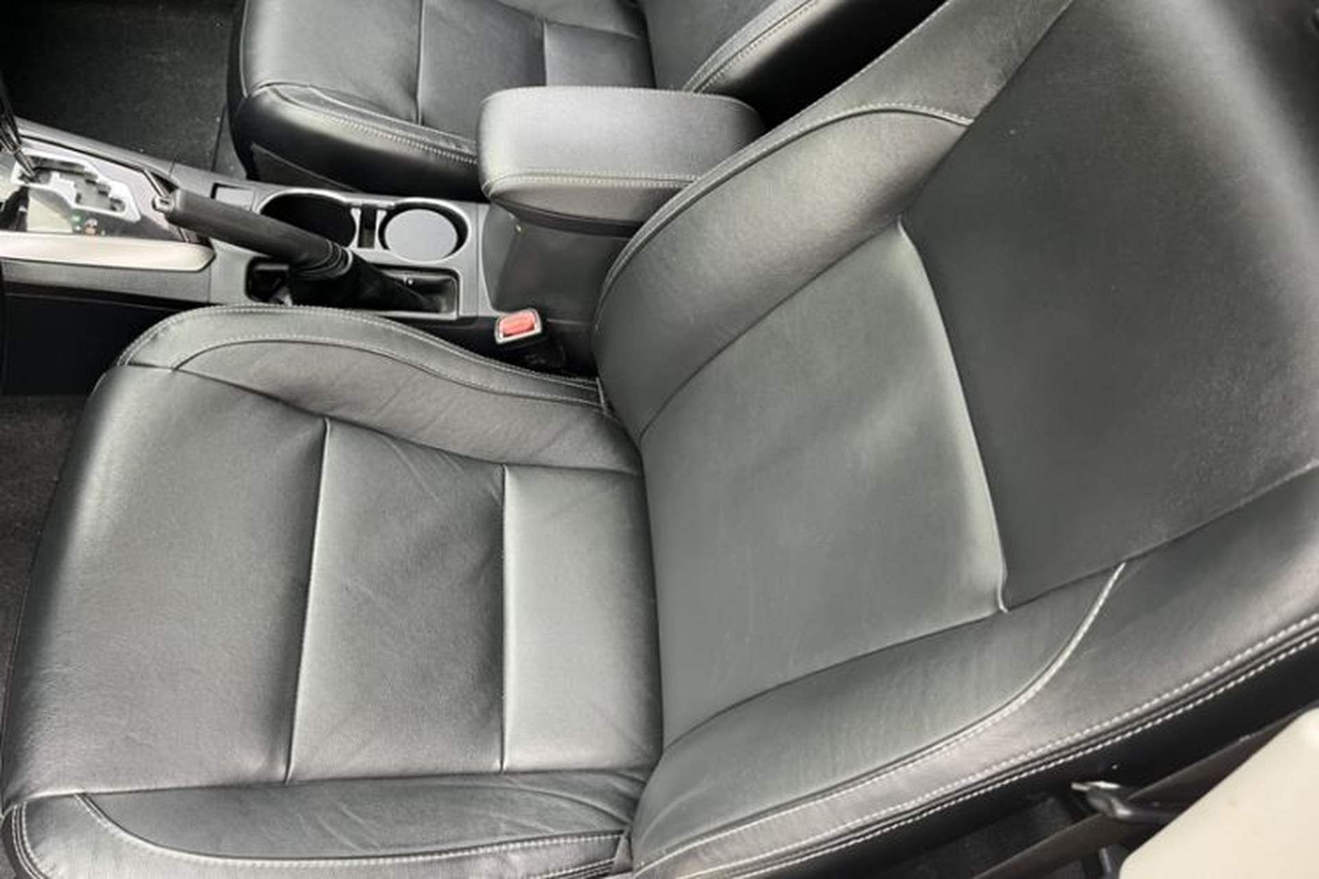Used Toyota Corolla 2014 1.6L CVT GL-i Leather Edition Interior 5