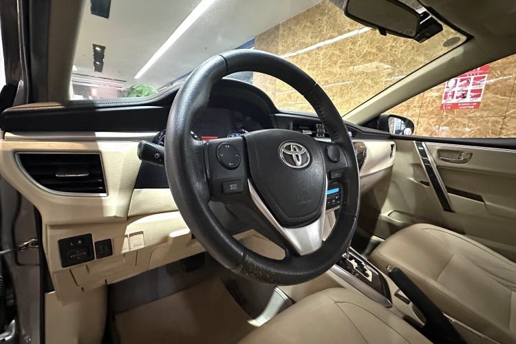 Used Toyota Corolla 2014 1.6L CVT GLX-i Interior 8