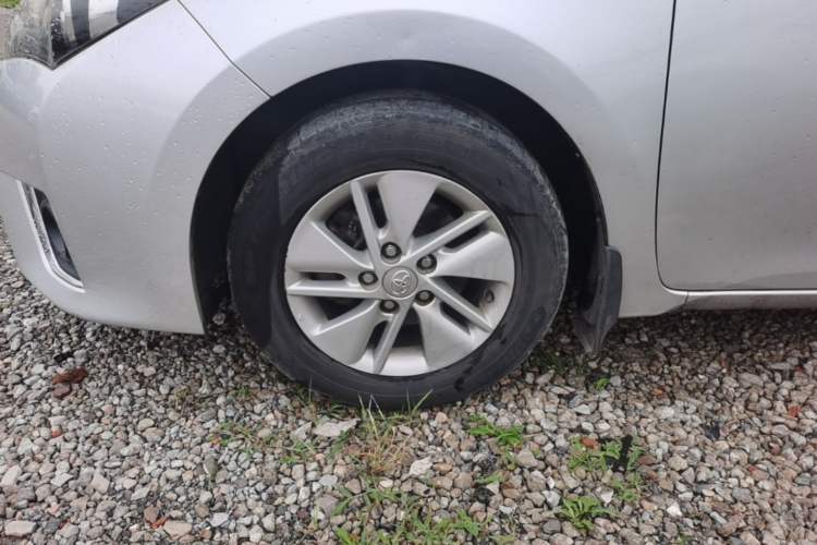 Used Toyota Corolla 2014 1.6L CVT GL Left Front Wheel Hub