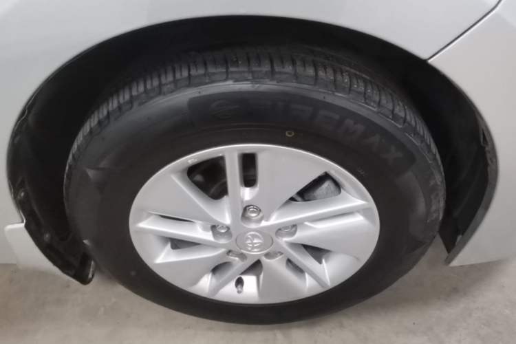 Used Toyota Corolla 2014 1.6L CVT GL Left Front Wheel Hub