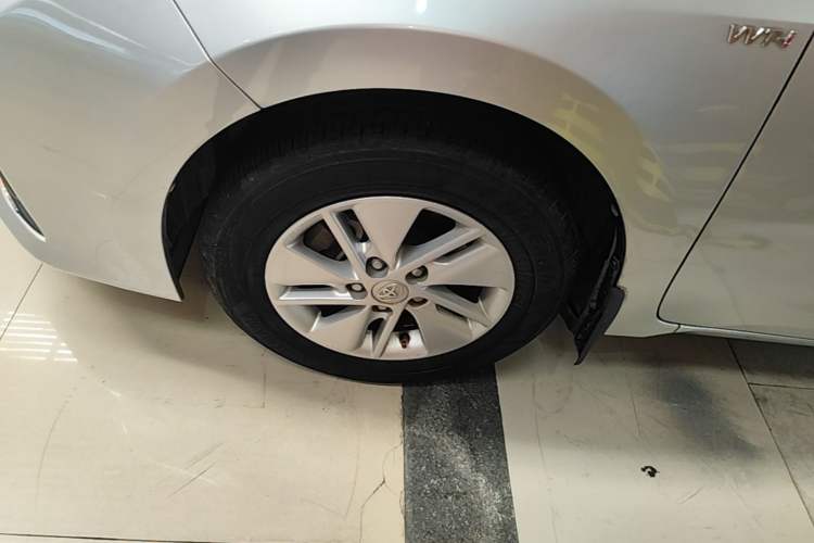Used Toyota Corolla 2014 1.6L CVT GL Left Front Wheel Hub