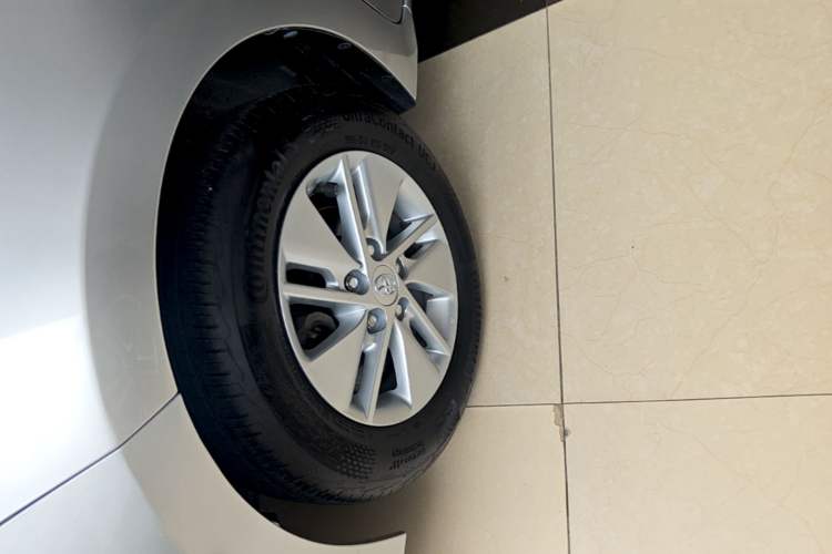 Used Toyota Corolla 2014 1.6L CVT GL Left Front Wheel Hub