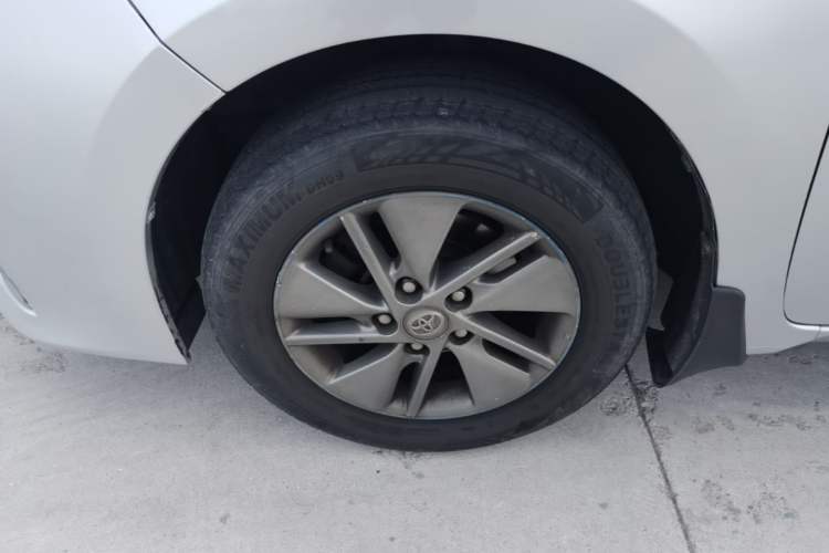 Used Toyota Corolla 2014 1.6L Manual GL Left Front Wheel Hub