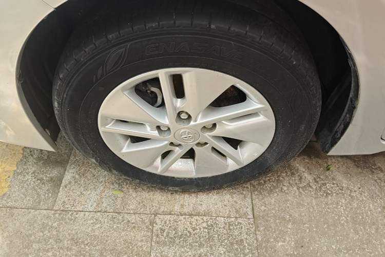 Used Toyota Corolla 2014 1.6L CVT GL-i Left Front Wheel Hub