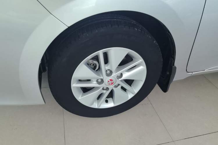 Used Toyota Corolla 2014 1.6L CVT GL-i Left Front Wheel Hub