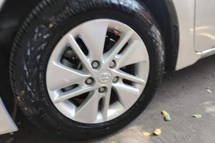 Used Toyota Corolla 2014 1.6L CVT GL-i Left Front Wheel Hub