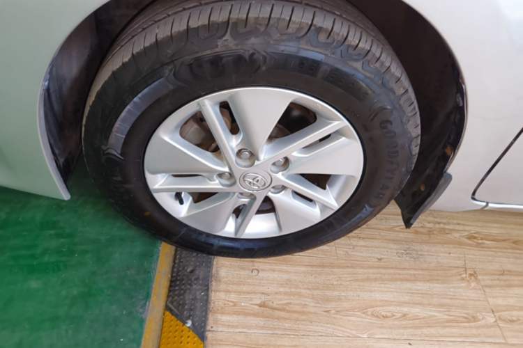 Used Toyota Corolla 2014 1.6L CVT GL Left Front Wheel Hub